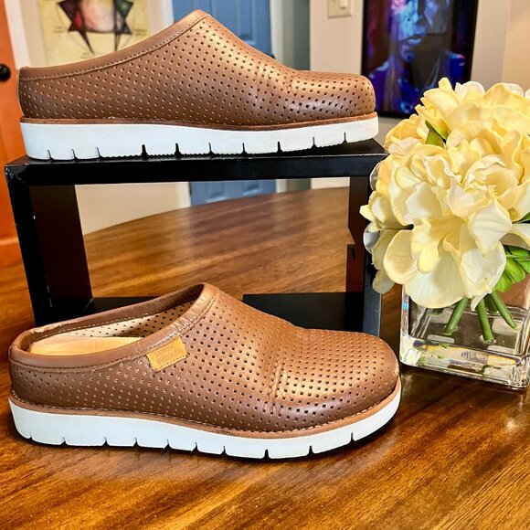 Samuel Hubbard Women's "SamSport Clog" Brown Perforated Leather Slip On Size 7.5 - Picture 2 of 9